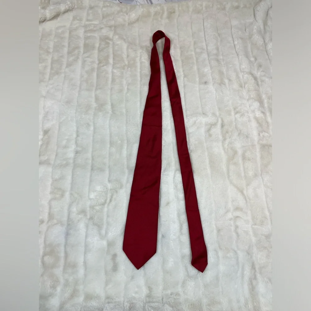 Brooks Brothers Red Textured 100% Silk Work Office Preppy Mens Tie Solid